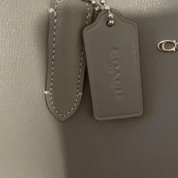 Authentic Vintage COACH Bag - Gray with Red Lining - Crossbody Option - Picture 3 of 9